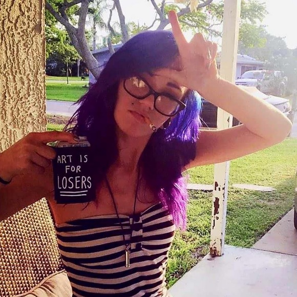 Meet your Posher, April - Picture 2 of 4